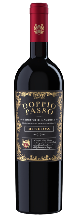 Bottiglia di Primitivo di Manduria Riserva Doppio Passo, elegante e corposo.